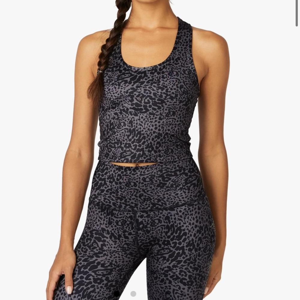 Cute behind yoga leggings!!